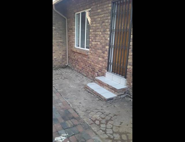 2 BEDROOM TOWNHOUSE FOR SALE IN AMBERFIELD GLEN